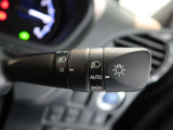 オートマチックハイビームとは、先行車や対向車のライトを認識し、ハイビームとロービームを自動で切り替える機能です。夜道の視界を確保します。詳細は販売店スタッフまでおたずねください。