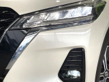 【LEDヘッドライト】悪天候や夜間走行時も良好な視界を確保し安心して運転できる高輝度LEDヘッドライトを装備!点灯速度が早く、消費電力も抑えられています。