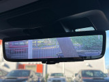 【スマートリヤビューミラー】後席の大きな荷物や同乗者で後方が確認しづらい時でも安心!カメラが撮影した車両後方の映像をルームミラー内に表示。クリアな視界で状況の確認が可能です!