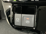【オートブレーキホールド・電子パーキング】ホールド機能がONになっている状態でクルマが停止すると自動でブレーキが作動!知らずうちにブレーキが緩んでしまった時、運転で足が疲れた時などに役立ちます♪