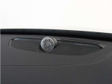 【Bowers&Wilkins ハイフィデリティ・オーディオシステム】精密にチューニングされたHi-Fiスピーカーと、革新的なフレッシュエア・サブウーファーを搭載。臨場感あふれるサウンドを届けます。