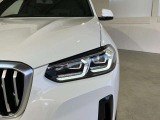 LEDヘッドライト 先進のLEDテクノロジーを採用。キセノンライトを上回るコントラストで明るく輝きます。夜間や悪天候時の日中でも優れた視野性を発揮し安全性と快適性を高めます。