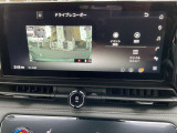 【ドライブレコーダー】純正ナビと連動し、録画映像をナビ画面でそのまま再生できます。操作が直感的で使いやすく、トラブル時の状況確認もスムーズ。車両システムとの相性も良く、安心感と利便性を高める装備です。