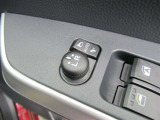 駐車時や狭い道でのすれ違い時に気を使うミラー。電動格納式ドアミラーはそんな時に便利です。
