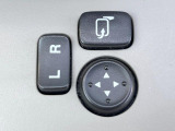 【電動格納ミラー】サイドミラーは電動格納式となっており、狭い駐車場でもキズがつくリスクを抑えられます。