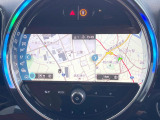 ●MINI純正ナビ:一体感のあるナビは、高級感ある車内を演出してくれます。Bluetooth再生などオーディオ機能も充実しておりますので、運転もより楽しめます♪