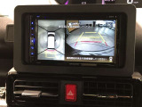 パノラミックビューモニター付きです。車両を上から見たような映像をディスプレイオーディオ画面に表示。運転席からの目視だけでは見にくい、車両周辺の状況をリアルタイムでしっかり確認できます。