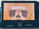 テレビ番組を画面で楽しめる装備です。停車中の休憩時間に映像を視聴でき、車内で過ごすひとときをより充実させます。お出かけの合間にも活用しやすく、うれしいポイントです。