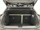 6:4分割可倒式リアシートで、乗車人数や荷物に合わせたフレキシブルなシートアレンジが可能です。