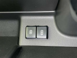 充電用USB端子付き。スマートフォンなどの充電に便利です。