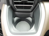 カップホルダーは運転席や助手席からちょうど手の届く位置です!!