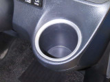 運転席にカップホルダーを装備しております。