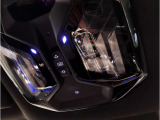 【LEDヘッドライト】先進のLEDテクノロジーを採用。放射される白色光の周波特性は太陽光に近く、バイキセノン・ヘッドライトを上回るコントラストで更に明るく輝きます!