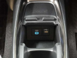 充電用USB端子(タイプC)・通信用USB端子(タイプA)