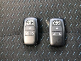 スマートキー2個あります。家族で共有すれば、自宅の駐車場での入替や、旅行先での運転交代など大変便利ですよ。