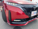 ☆アダプティブLEDヘッドライトシステム搭載。対向車や先行車を検知し自動でハイビームの照射範囲を切り替えます。