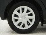 ◆純正ホイール装着車◆シンプルなデザインのホイールキャップ付きです。