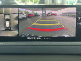 360&deg;ビューモニターでは、両サイドとフロント、バックカメラの合成で、あたかも上空から見下ろした様に周囲を確認して頂けます。駐車場だけでなく、T字路等でも活躍のアイテムです!