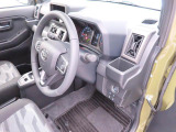 運転する方の体格に合わせてハンドルの高さを変えられるチルトステアリング。しっくりくる位置でハンドルを握れます。