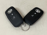 電子カードキーを携帯していれば、ドアハンドルやバックドアのリクエストスイッチを押すだけでドアの施錠・解錠が出来ます♪もちろん 遠隔操作も可能です!盗難防止のイモビライザー機能装備ですよ ☆