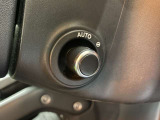 【電動ステアリングコラム】シートメモリーと合わせて使用すると複数人運転する場合は、お好きなポジションを記憶する事ができます。細かな調節も可能なため、ストレスなく運転が出来ます。