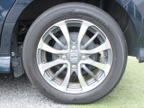 純正のアルミホイールが足元を飾ります!タイヤサイズは155/65R14になります。