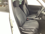 自社整備工場で点検整備をおこなってからお渡ししています。車検が残っている場合は『12ヶ月点検整備』を、車検整備付きの場合は『車検整備』をおこないます。整備費用は車両本体価格に含まれています。