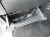 車検証が入るジャストサイズなグローブボックスです♪♪