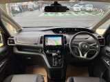 ◆内装色/ブラック◆全方位で視界が広く運転ラクラク♪セレナは、室内の長さと幅がミニバンクラスでNo.1!1列目から3列目まで、どの席に座ってもゆったりくつろげます!