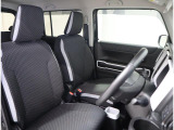 運転席はホワイトのアクセントでさわやかな見た目に仕上げました!