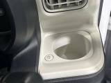 運転席ドリンクホルダー付きです