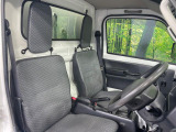 運転席シート廻りは使用感も少なく、良好な状態となっています。丁寧に使われていたことがよくわかりますね。