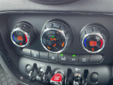 【 オートエアコン 】車内温度を感知して自動で温度調整をしてくれるのでいつでも快適な車内空間を創り上げます!//