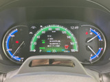 視認性の高いメーター類は、運転に必要な情報をドライバーにわかりやすく伝えます。洗練されたデザインが、運転の楽しさを引き立てます。豊富な情報を表示します。