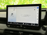 ナビゲーションやオーディオなどの機能をまとめて確認できる画面を備え、空調関連の表示も並びます。必要な情報へアクセスしやすく、日々の移動を便利にサポートします。