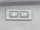 【パワーバックドア】スマートキーや運転席のボタンを押すだけでリアゲートが自動で開閉します!荷物を持っている時や、高い位置にあるバックドアを閉める際に便利な機能です♪