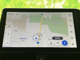 見やすい地図表示で、スムーズなナビゲーションを実現。周辺施設の情報も確認でき、初めての場所でも安心です。