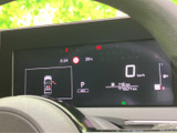 視認性の高いメーター類が、運転に必要な情報をわかりやすく伝えます。運転席を洗練された空間に演出し、運転に集中できる環境をサポートします。