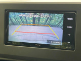【バックカメラ】駐車時に後方がリアルタイム映像で確認できます。大型商業施設や立体駐車場での駐車時や、夜間のバック時に大活躍!運転スキルに関わらず、今や必須となった装備のひとつです!