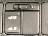【パワースライドドア】スマートキーや運転席のスイッチでスライドドアの開閉が可能♪電動だから力を入れてドアを開ける必要が無く、小さいお子様でも、重い荷物を持っている時もラクに開け閉めできます♪