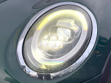 ●LEDヘッドライト:夜間走行時も良好な視界を確保し安心して運転できる高輝度LEDヘッドライトを装備!点灯速度が早く、消費電力も抑えられています。