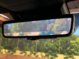 【デジタルインナーミラー】後席の大きな荷物や同乗者で後方が確認しづらい時でも安心!カメラが撮影した車両後方の映像をルームミラー内に表示。クリアな視界で状況の確認が可能です!