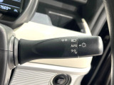 【オートライト】周りの明るさに応じて自動でヘッドライトの点灯・消灯ができる機能です!ライトの付け忘れ・消し忘れなどが無くなり、雨の日や夕方の走行も安心!トンネル通過時も便利ですね♪