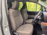 運転席シート廻りは使用感も少なく、良好な状態となっています。前オーナー様が丁寧に使っていたことがよくわかりますね。