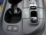 『1台』のお車に対して、3名体制で日々議論を重ね仕入れを行っております。