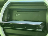 高画質・高音質で、車内をエンターテイメント空間に変えます。様々なメディアに対応し、飽きさせないドライブを。