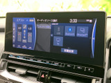 美しい高精細ディスプレイが、ドライブ中の情報提供をサポート。多彩な機能を直感的に操作でき、快適なカーライフを実現します。