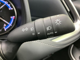 操作しやすい位置に配置されたウインカーレバーは、安全な車線変更をサポート。直感的な操作で、スムーズな運転を可能にします。快適な運転体験を。