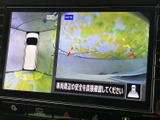 車両周辺の状況を分かりやすく表示するモニター画面。安全な運転をサポートし、駐車時の不安を軽減します。