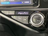 【オートエアコン】一度お好みの温度に設定すれば、車内の温度を検知し風量や温度を自動で調整。暑い&hellip;寒い&hellip;と何度もスイッチ操作をする必要はありません。快適な車内空間には必須の機能ですね♪